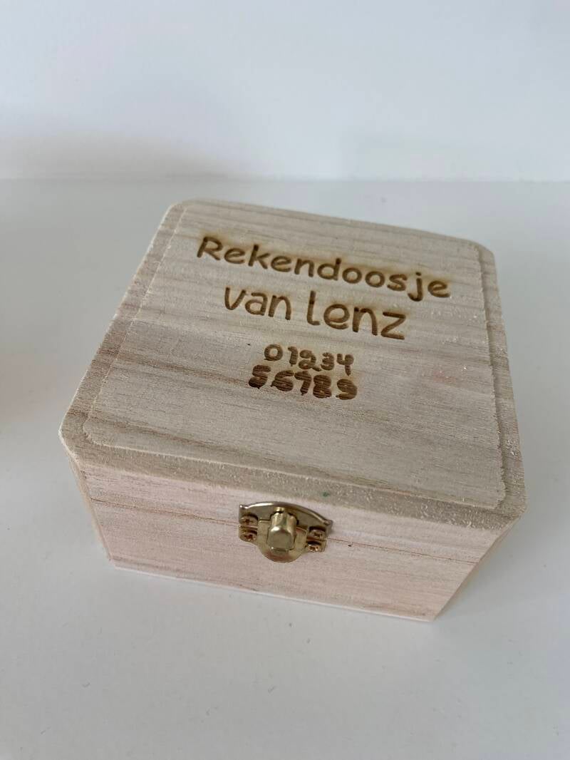Houten doosje met gravure