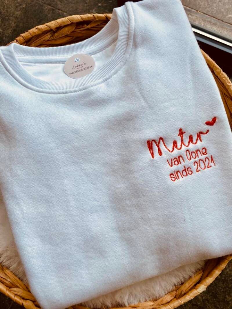 Meter sweater met borduring
