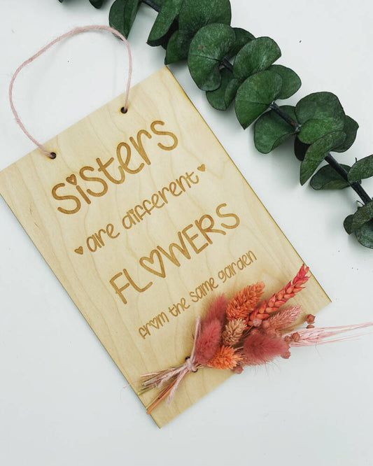 Tekstbord met droogbloemen