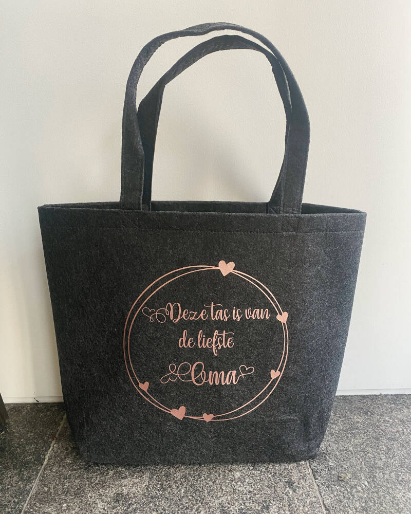 Deze tas is van de liefste oma.