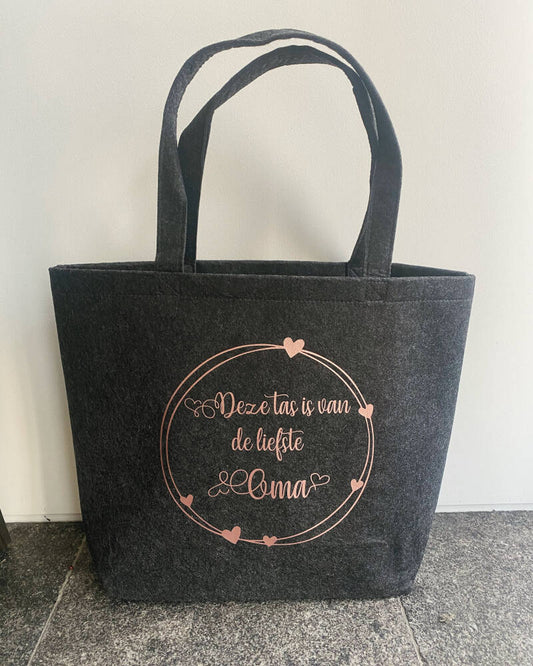 Deze tas is van de liefste oma.