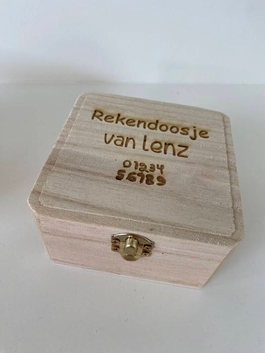 Houten doosje met gravure
